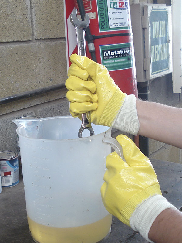 Guante Interlock algodón baño completo nitrilo liviano amarillo puño elastizado N1004 - Imagen 5